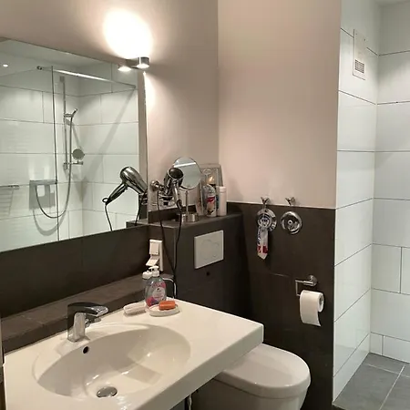 Messe- Und Mit Dachterrasse Am Fluss הנובר