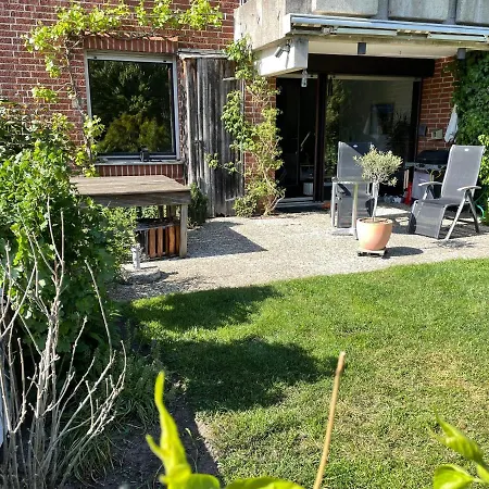 Messe- Und Mit Dachterrasse Am Fluss Apartman